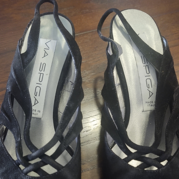 Size 6 Black Suede kitten heel shoe - Picture 5 of 7